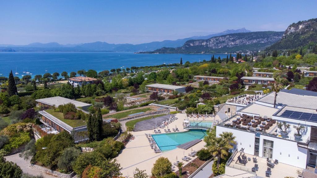Parc Hotel Germano Suites & Apartments — Basen in Bardolino, Wenecja Euganejska