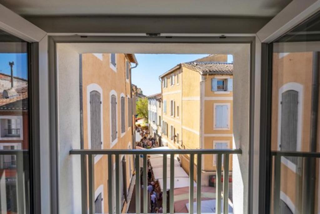 Appartement à L'Isle-sur-la-Sorgue avec vue sur la ville - 1