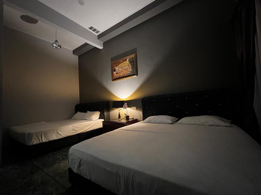 You&Me Corner Lot Homestay 17PAX photo