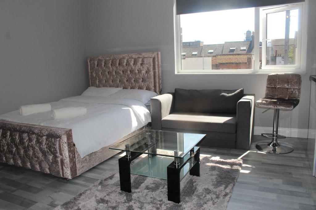 Lovely Central Luton Studio - Ideal for Airport!, Luton