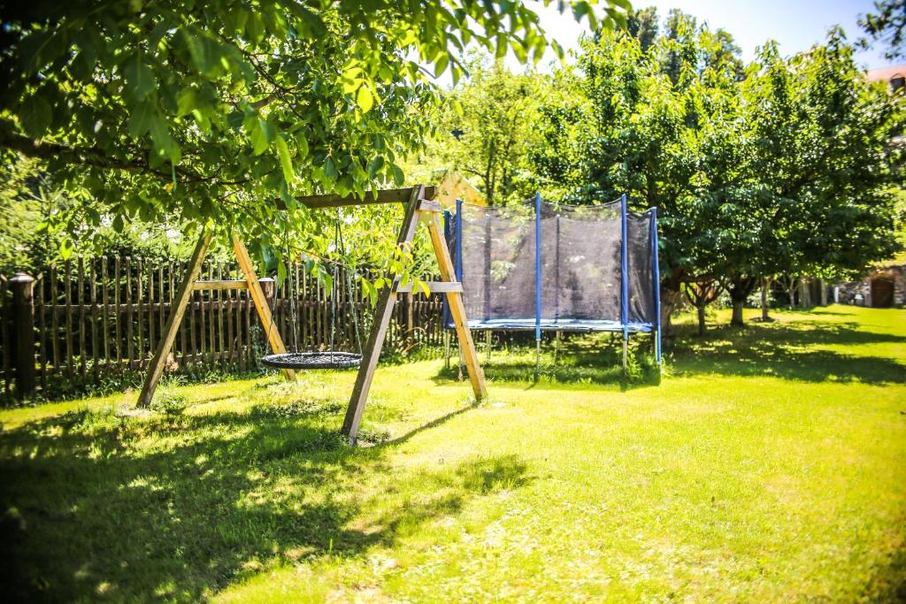 สนามเด็กเล่น