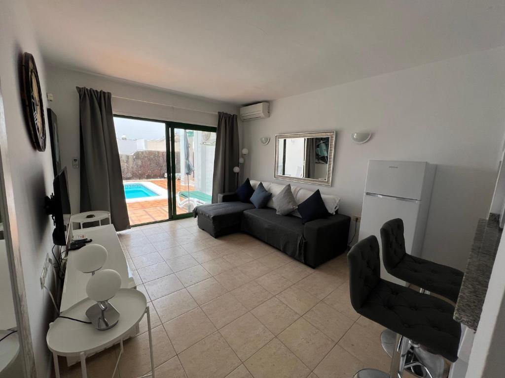 Oasis Blue - beautiful 1 bedroom apartment on private complex with pool - 4