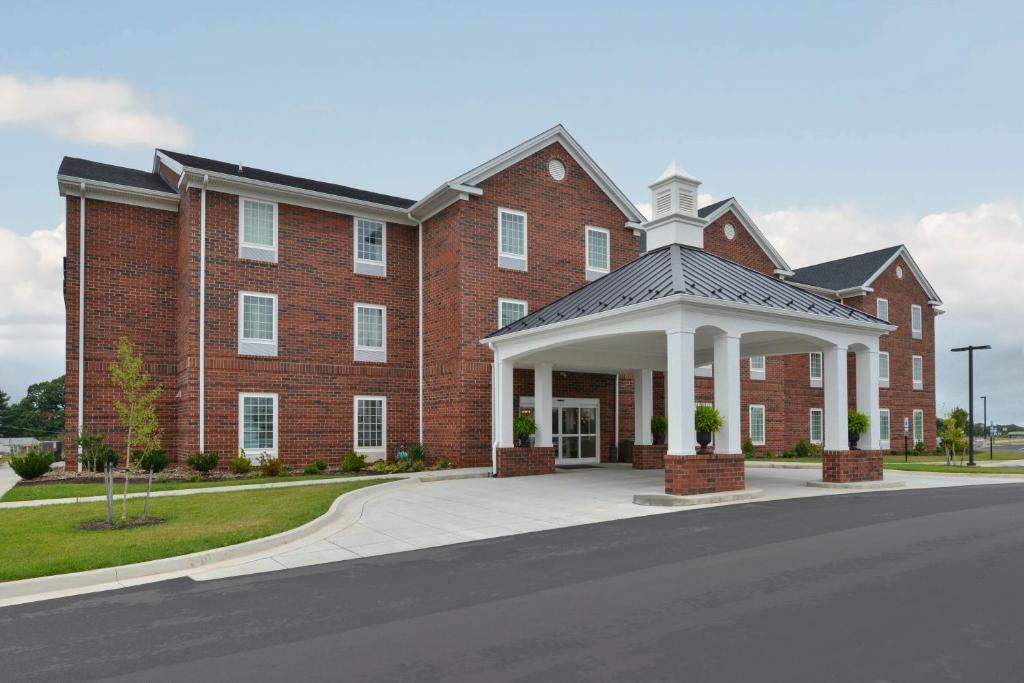 Appomattox Inn and Suites — Hotel in Appomattox (VA)