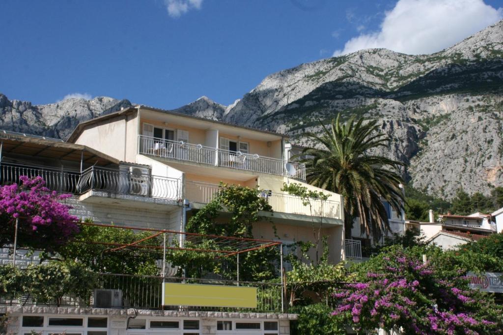 Apartments with a parking space Makarska - 6844, Makarská