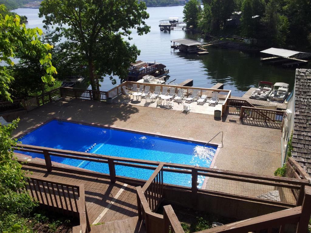 Inn at Grand Glaize photo