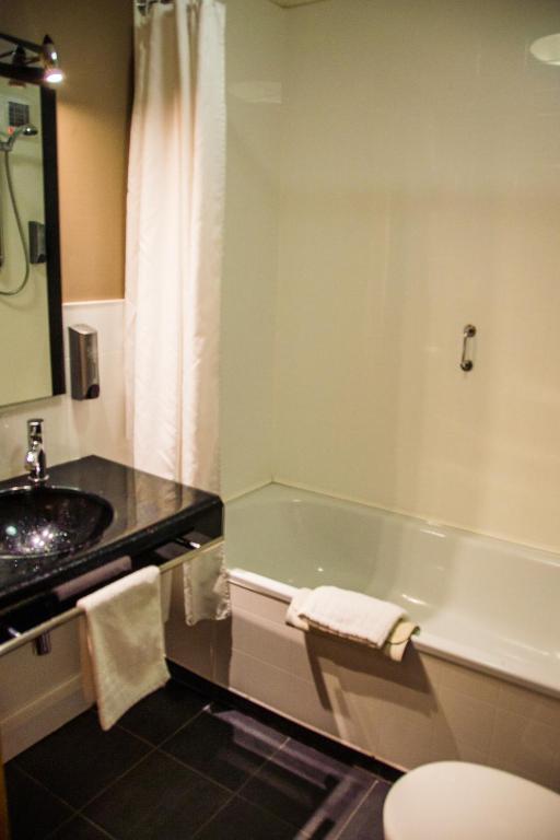 Fiordland Hotel & Motel photo