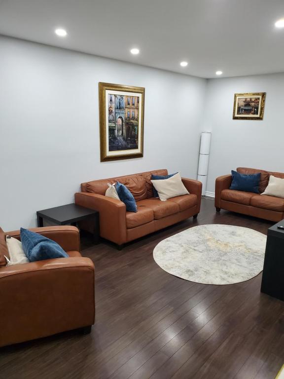 Cozy 3Bedroom home with free parking, mini gym, pool table, foosball table and PS4 console