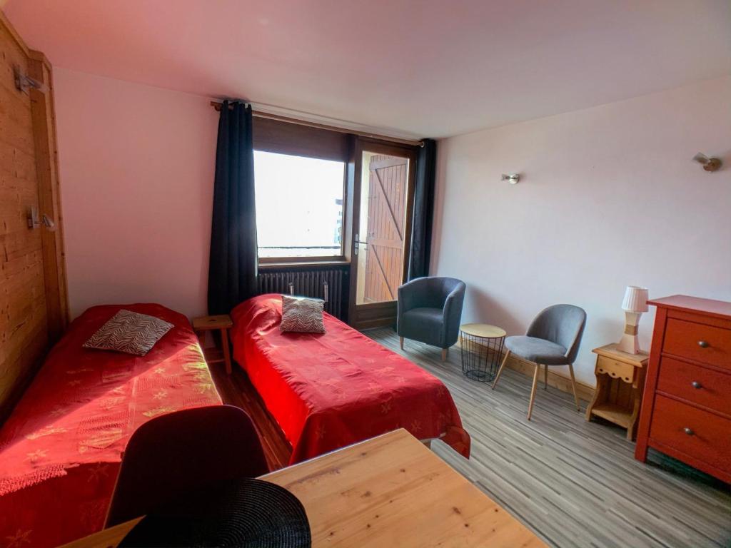 Studio rénové Proche des pistes et des commerces Balcon avec vue montagne - FR-1-502-431 - 2