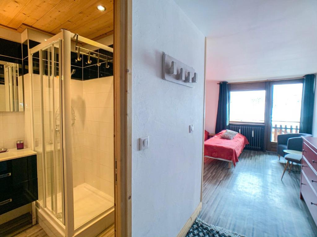 Studio rénové Proche des pistes et des commerces Balcon avec vue montagne - FR-1-502-431 - 5