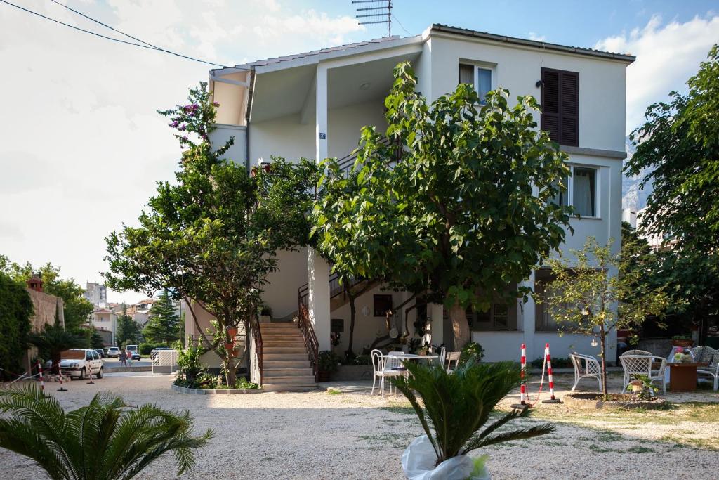 Apartments with a parking space Makarska - 6814, Makarská