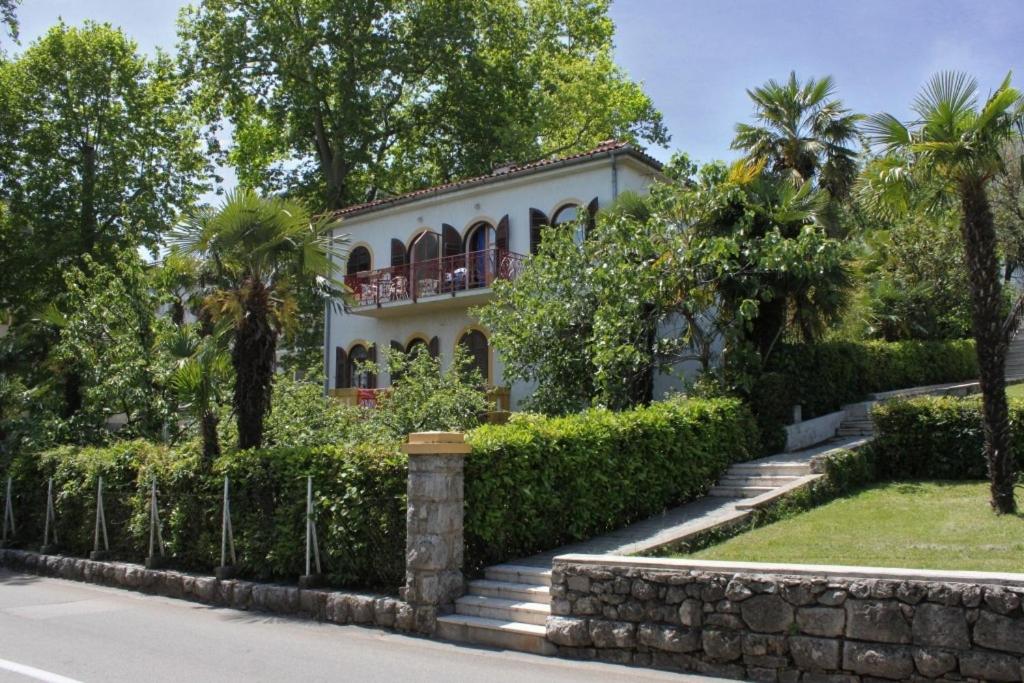 Apartments and rooms with parking space Lovran, Opatija - 10403, Lovran
