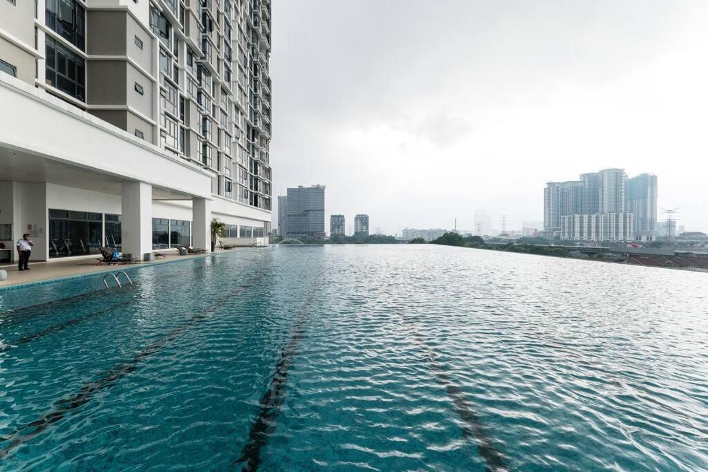 French Style 3BR 8pax|Mytown|Sunway Velocity R8 photo