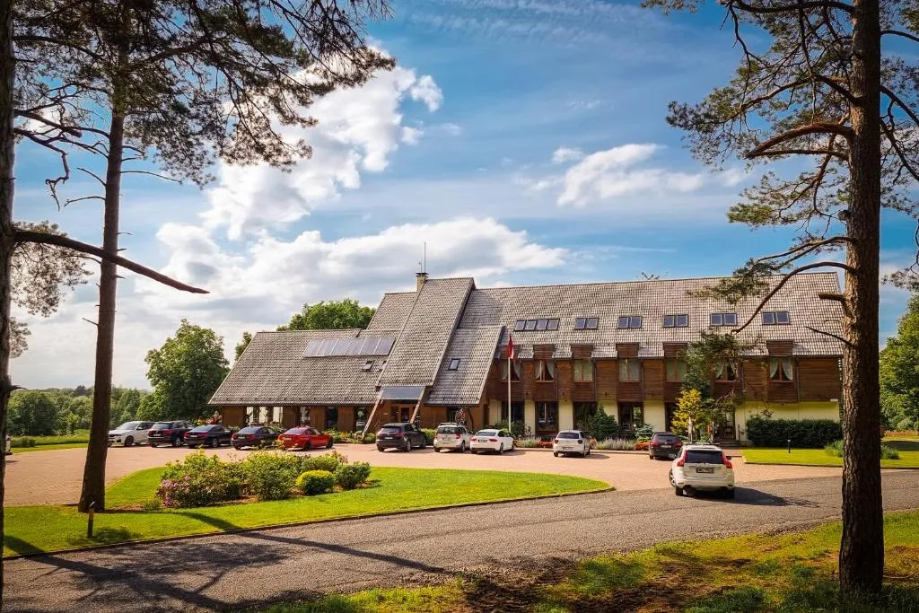 Abzali Hotel and Restaurant with self check-in, hotel en Ādaži