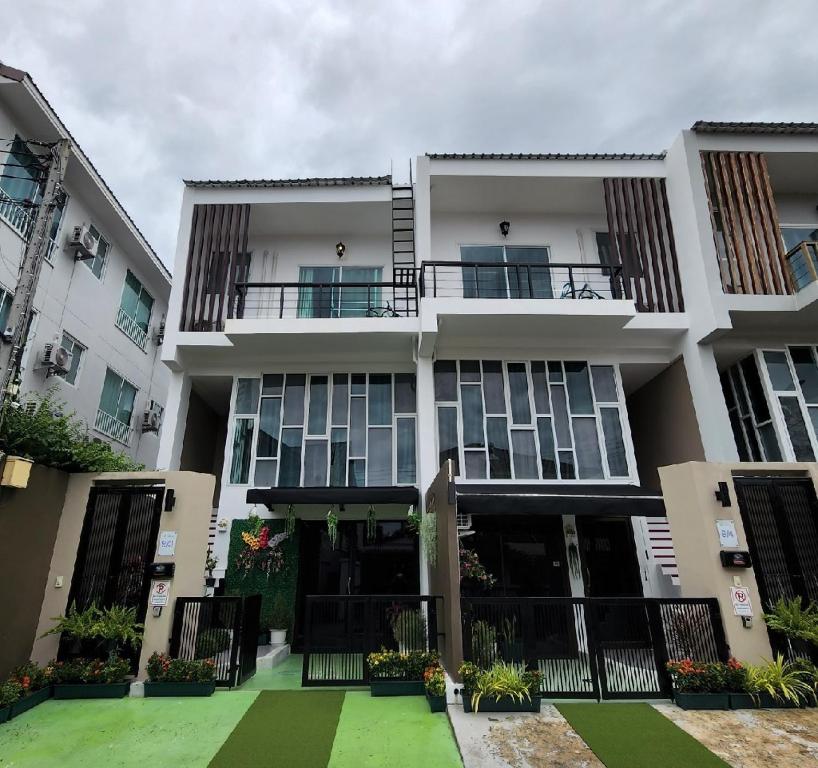 Boxsoon Nimman 3 # 4beds 4bahts, Čiang Mai