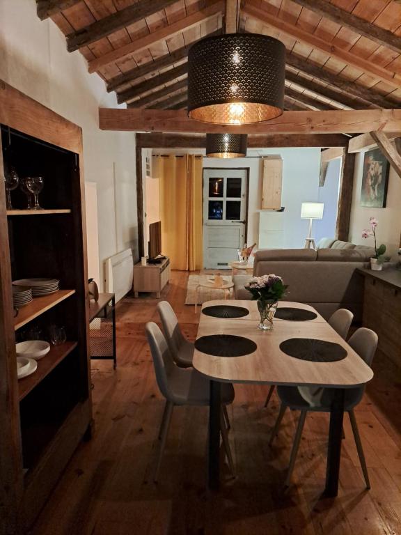 Maisonnette vue sur forêt, Campagne