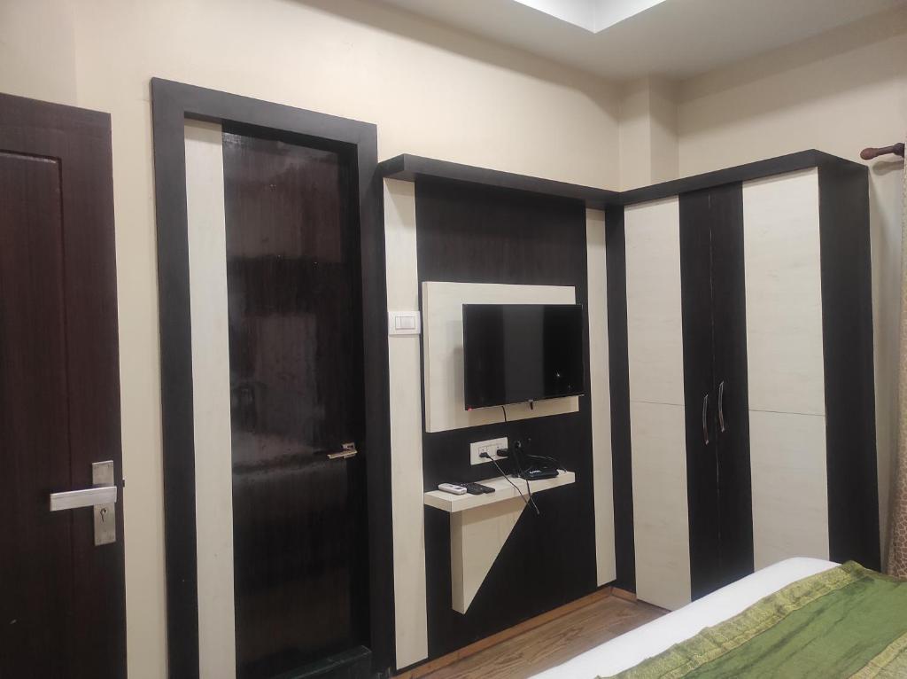 Hotel Rudraksh-Near Airport photo