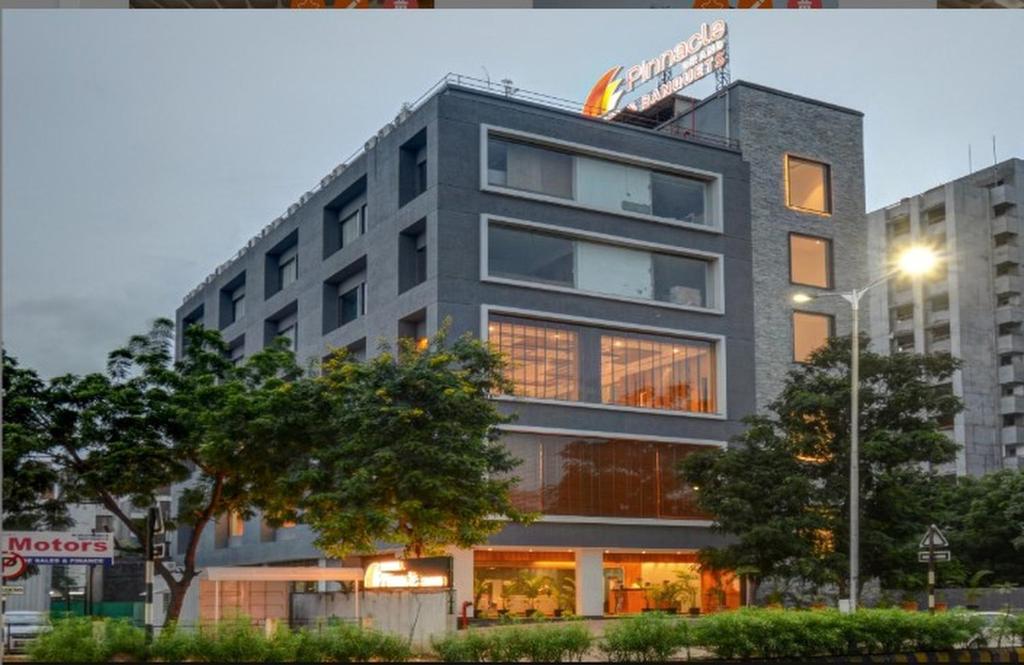 Pinnacle Grand Hotel nad Banquet photo