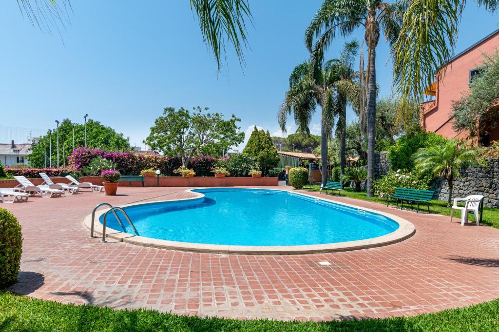 GuestHost - Naxos Seaside Apartment with Gardens, Parking and Swimming Pool - 3