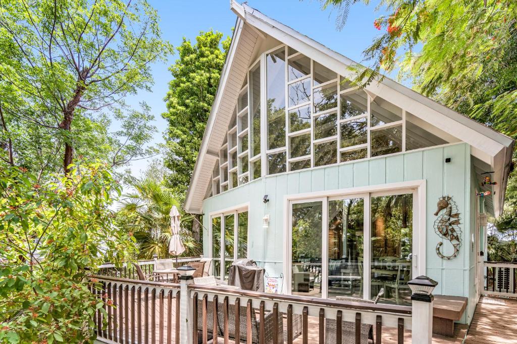 Hammock House, Marathon