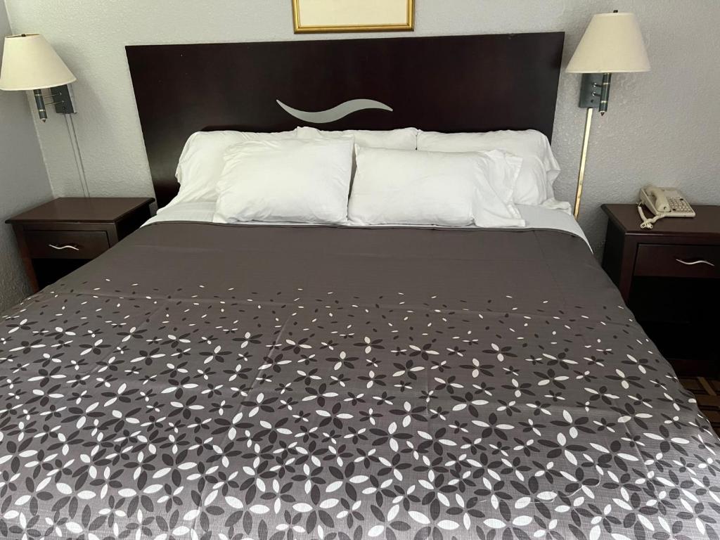 Budget Inn photo