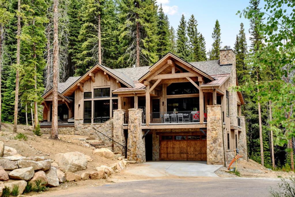 Ski In Out Luxury Chalet With Hot Tub, Pool Table & Great Views - 500 Dollars Of FREE Activities & Equipment Rentals Daily