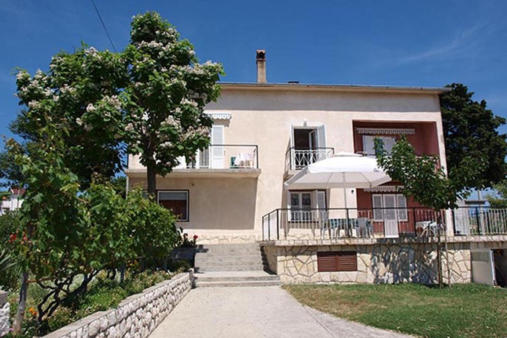 Apartments with a parking space Lopar, Rab - 16389 — Hotel in Rab