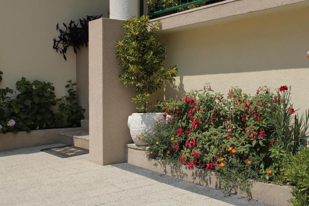 Apartments with a parking space Tucepi, Makarska - 14457 photo