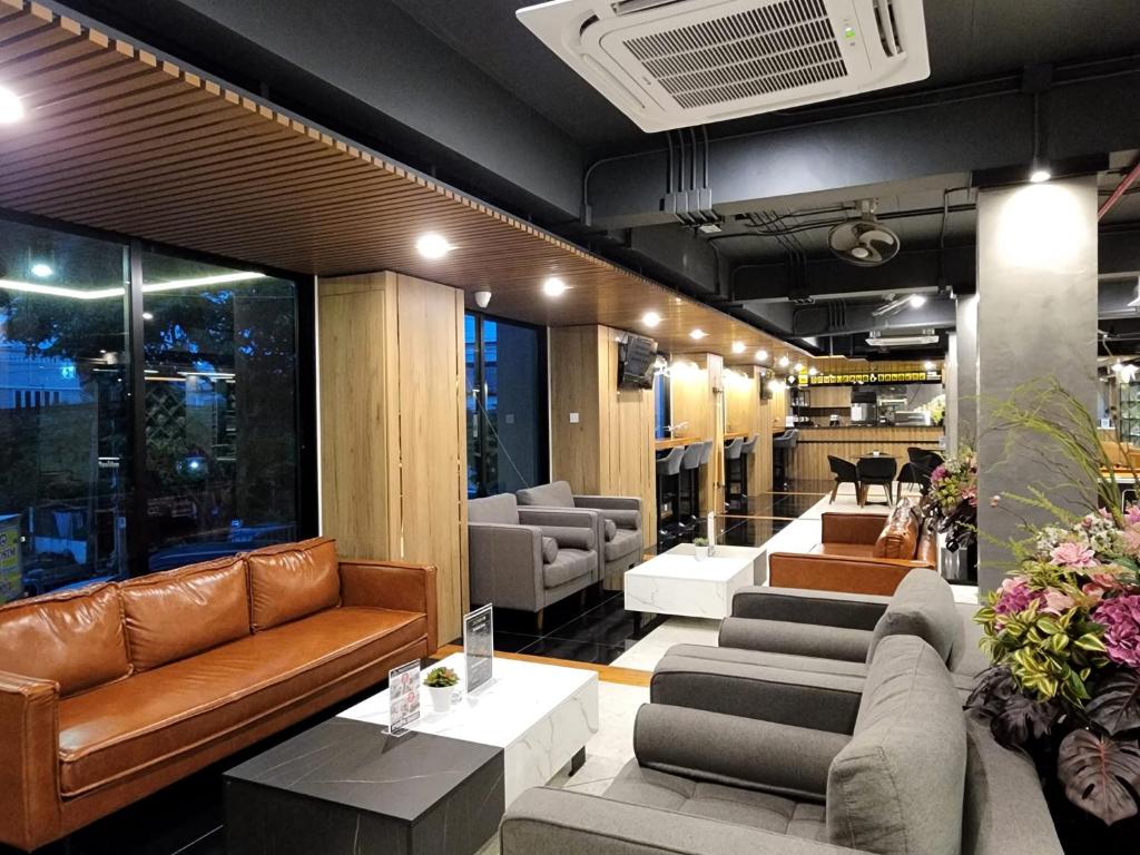 12 เดอะ เรสซิเดนซ์ โฮเทล แอนด์ อพาร์ตเมนต์ (12 The Residence Hotel & Apartment)