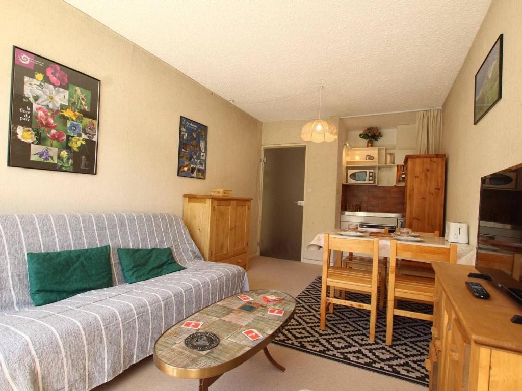 Location idéale, 4 pers à Serre-Chevalier, proche pistes, balcon, TV, coin nuit et casier à ski - 2