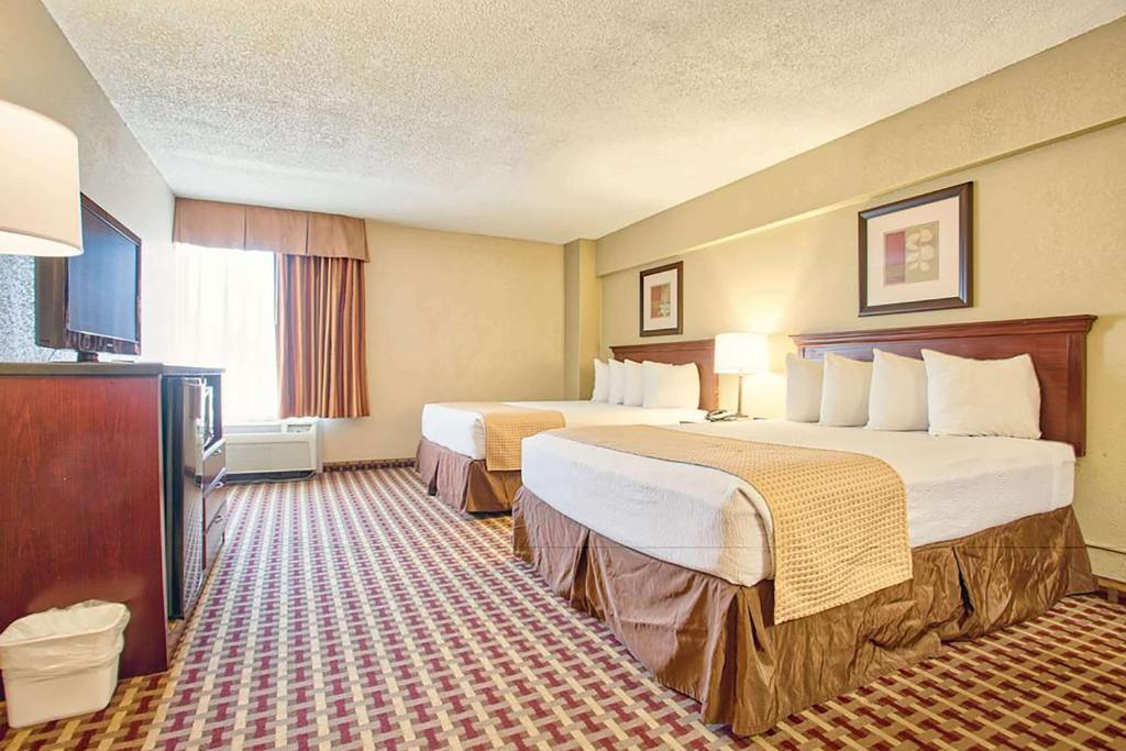 Days Inn & Suites by Wyndham Johnson City photo