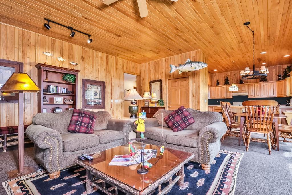 Chippewa Retreat - Lair, Manitowish Waters