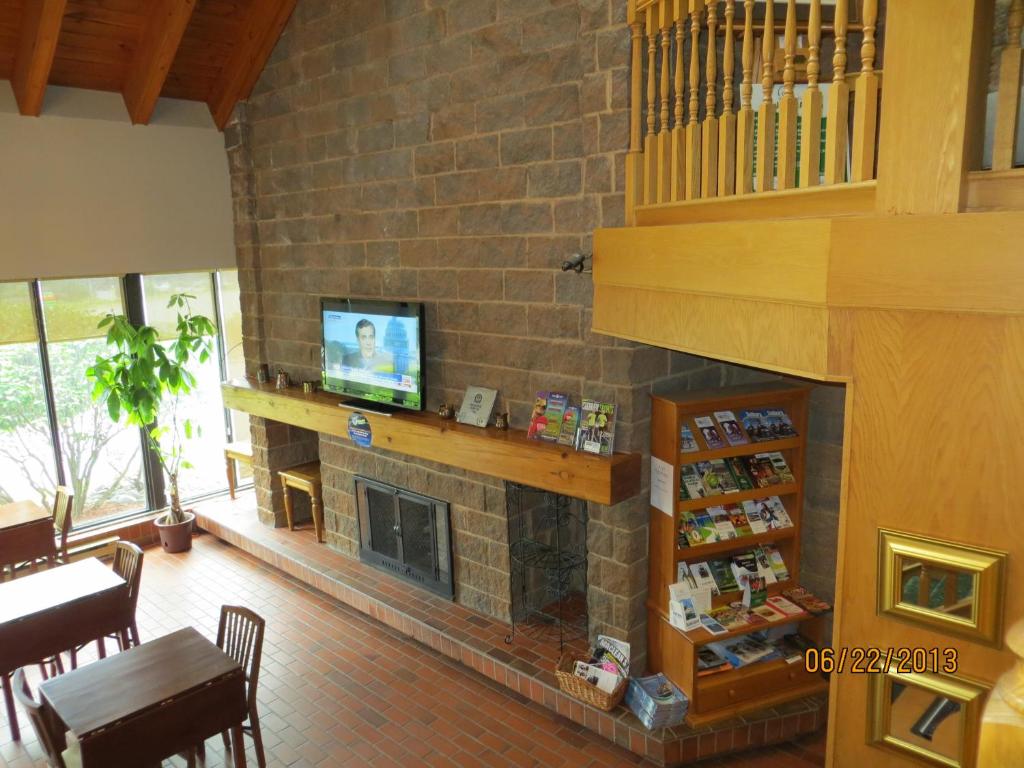 Super 8 By Wyndham Sudbury On photo