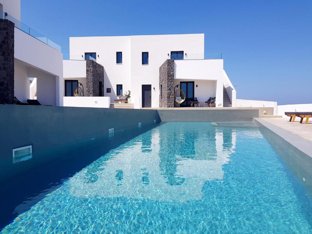 myLithos Suites — Hotel in Santorini