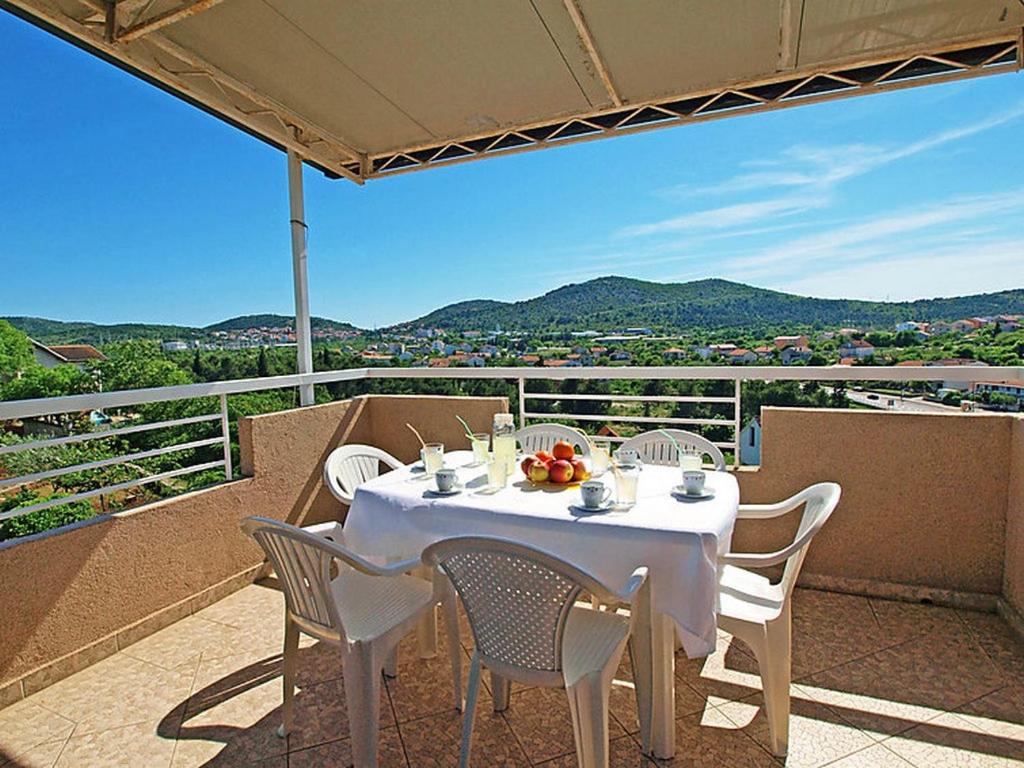 Apartments with a parking space Bilice, Krka - 16582 photo