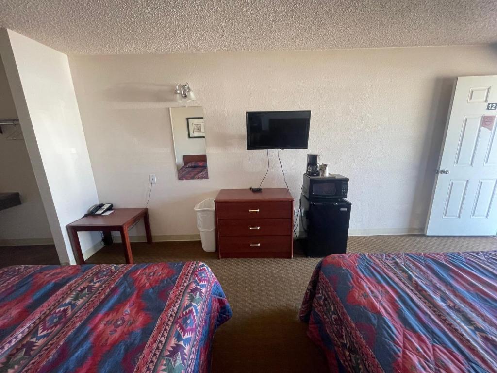 Riverside Inn photo