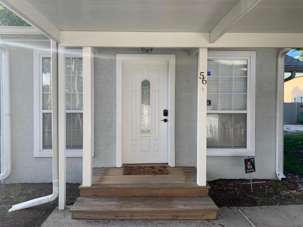 Cedar Cottage - Newly Renovated, Walk Downtown photo