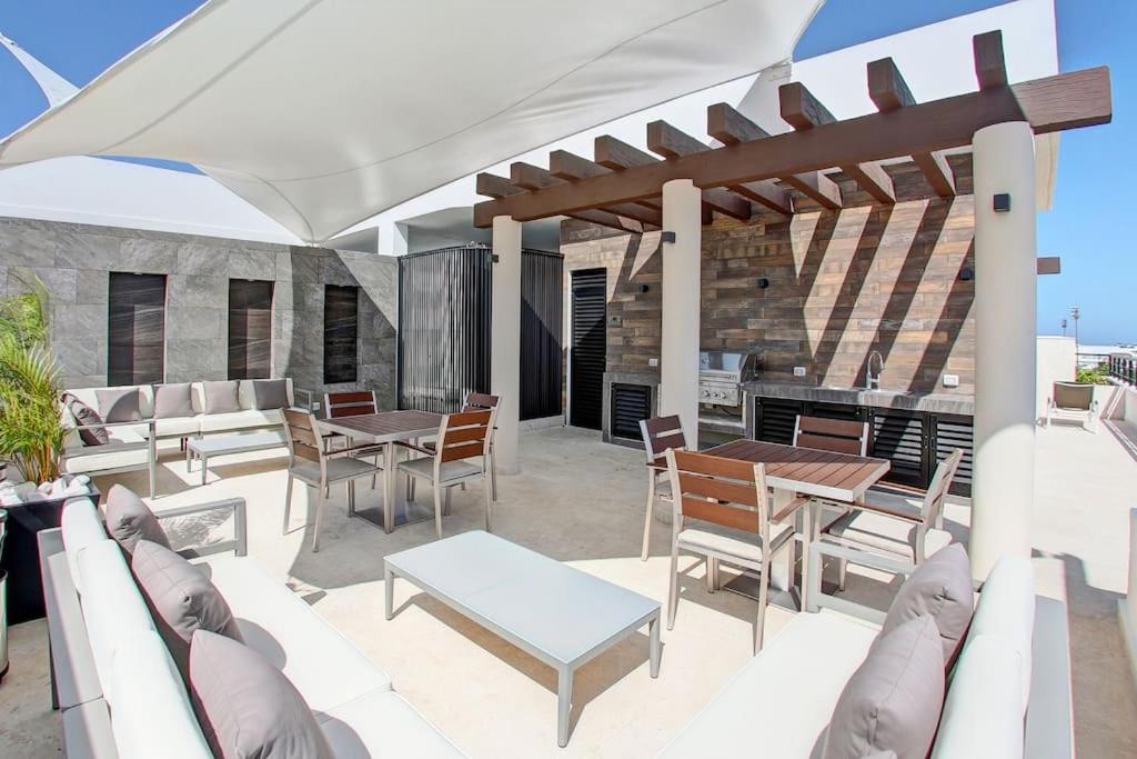 OneBR w Balcony or Small Studio in Playa del Carmen, BBQ, Pool Infinite, Whirlpool, AC, TV Smart, 200mb - 4
