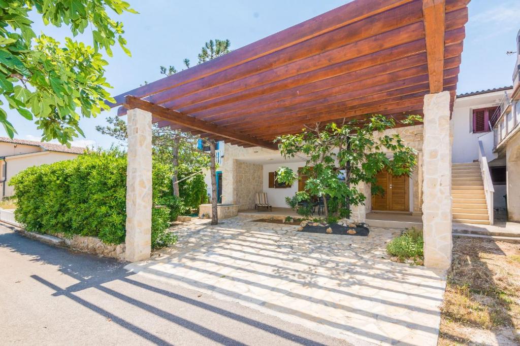 Apartments with parking space Vir - 18544, Vir