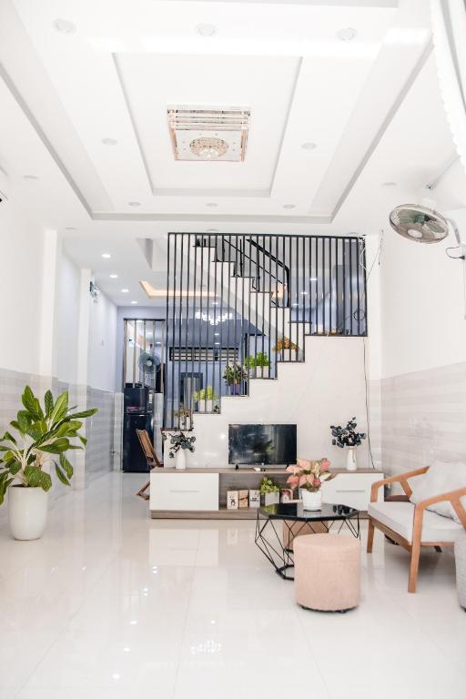 Chocolate 5Bedroom 7 QueenBed 5 Min Walk Beach — Hotel in Da Nang