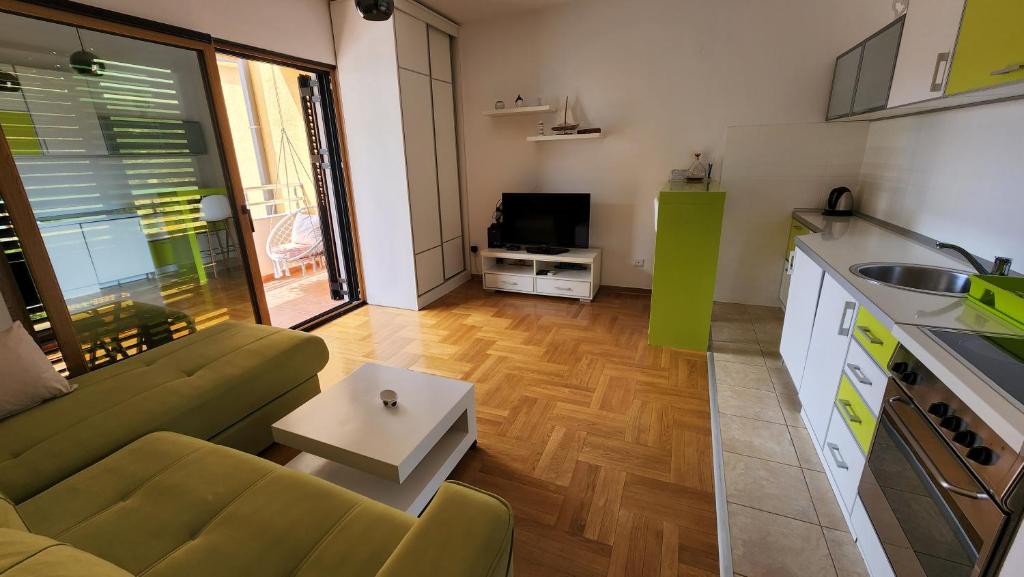 Green Apartment - 2