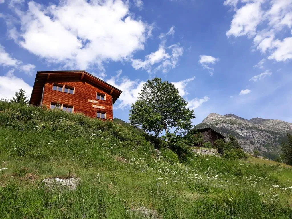 Gasthaus Heiligkreuz, hotel in Binn