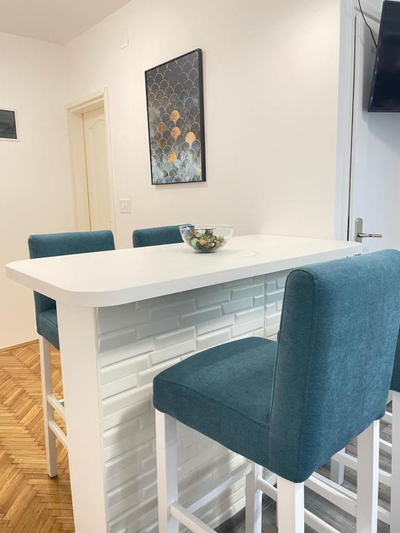 The Blue Velvet Apartment - 3