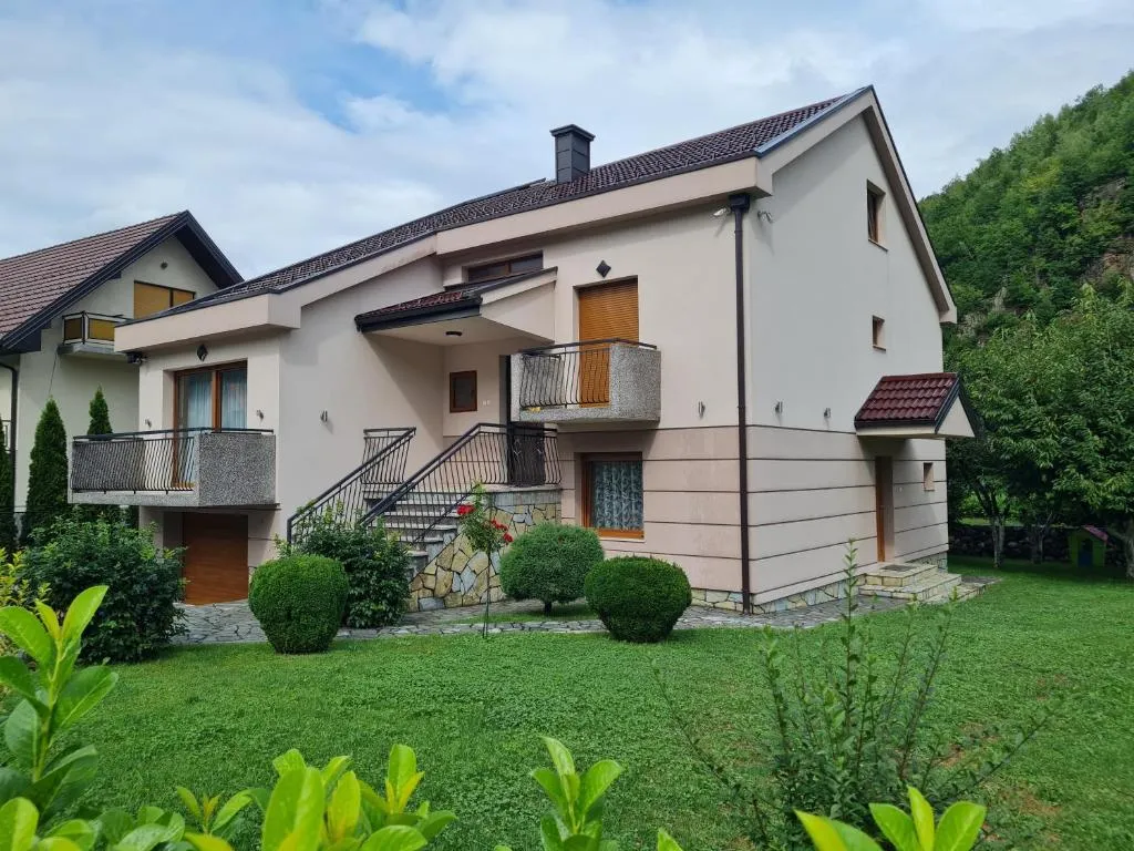 Apartmani Minjević，位于比耶洛波列的酒店
