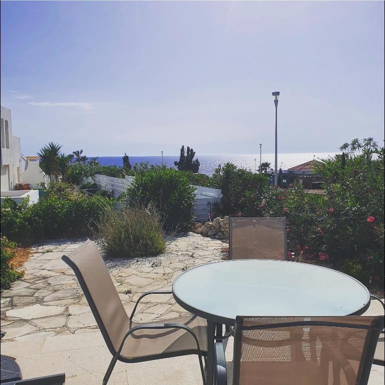 The SunSet 005, Chlorakas