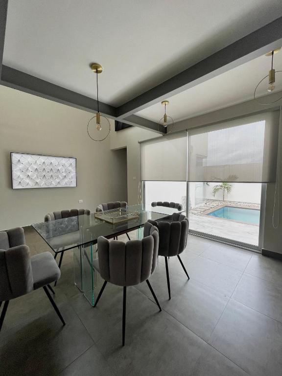 Casa de lujo ALTOZANO con alberca privada zona residencial