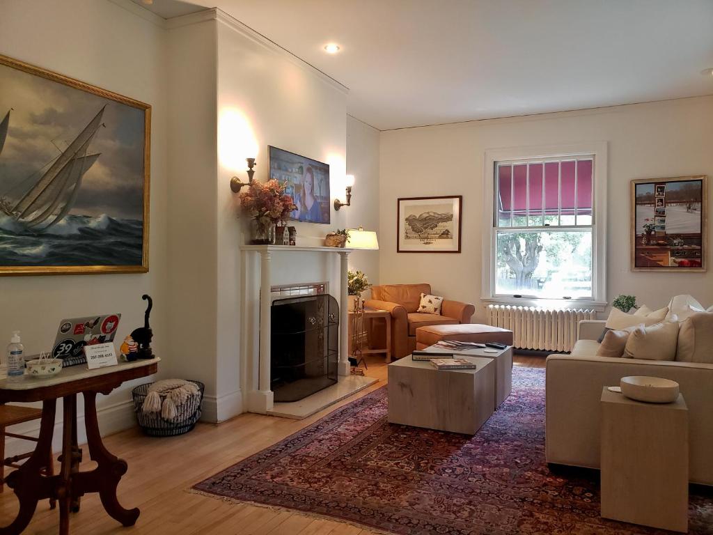 Hearthside Inn photo