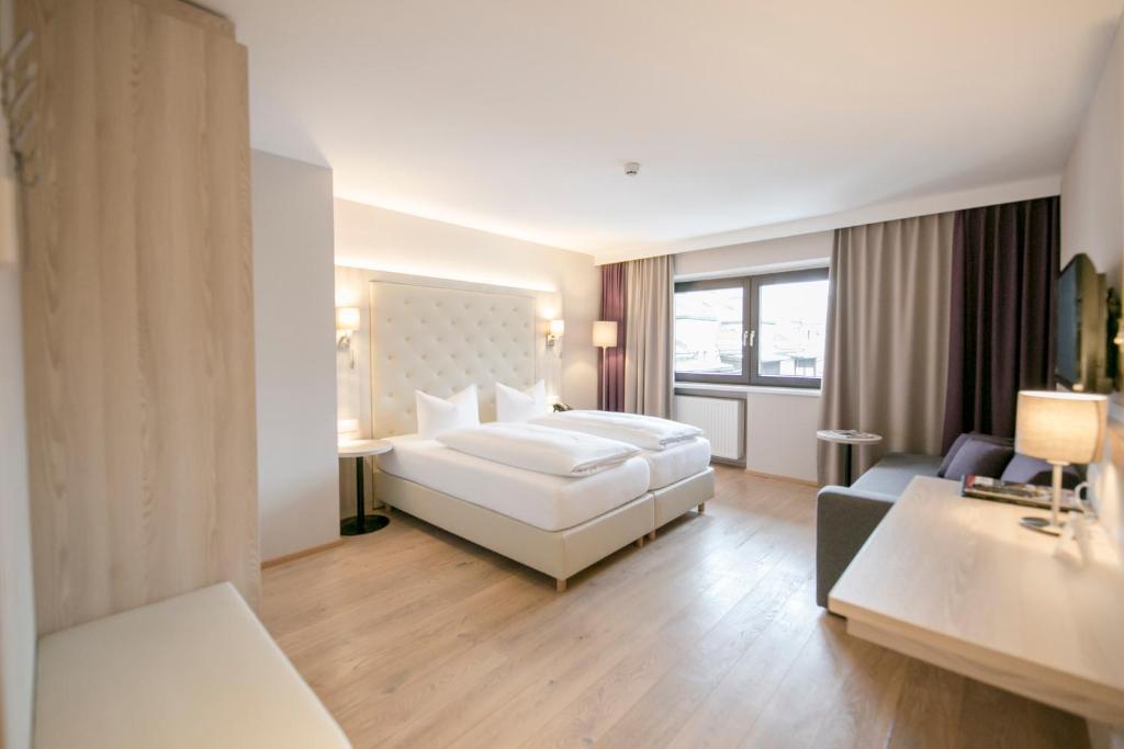 โรงแรมเซลเลอร์ (Hotel Sailer)