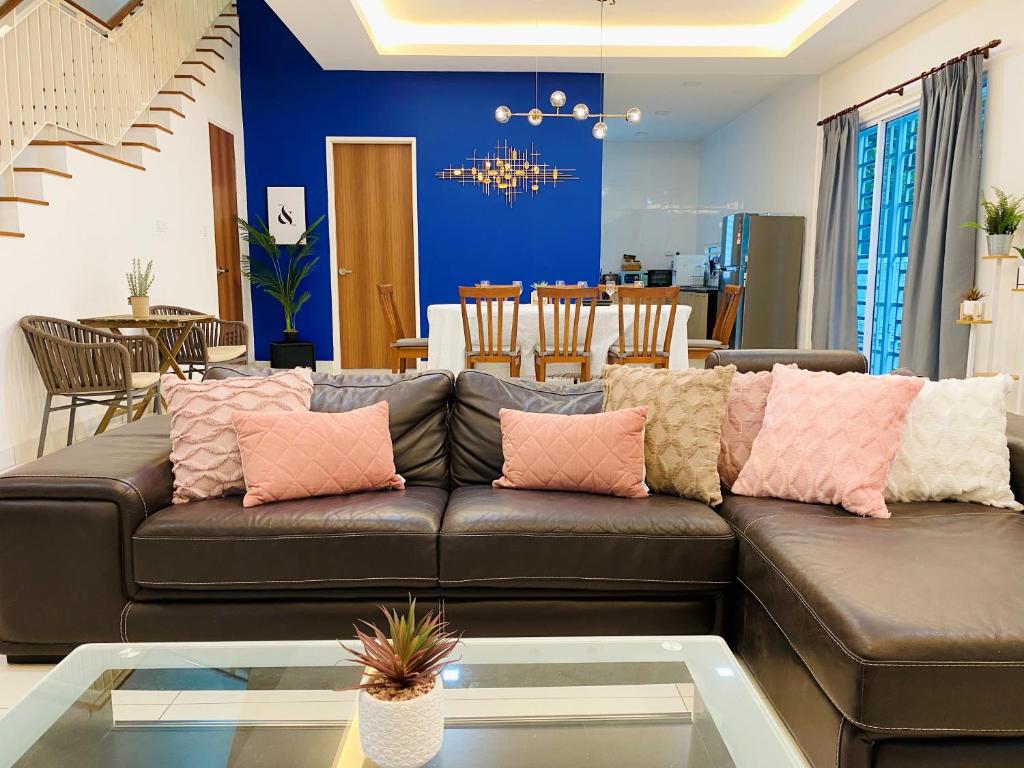 5Bedroom Villa @ Seremban 20pax Netflix Projector Pool — Hotel in Seremban