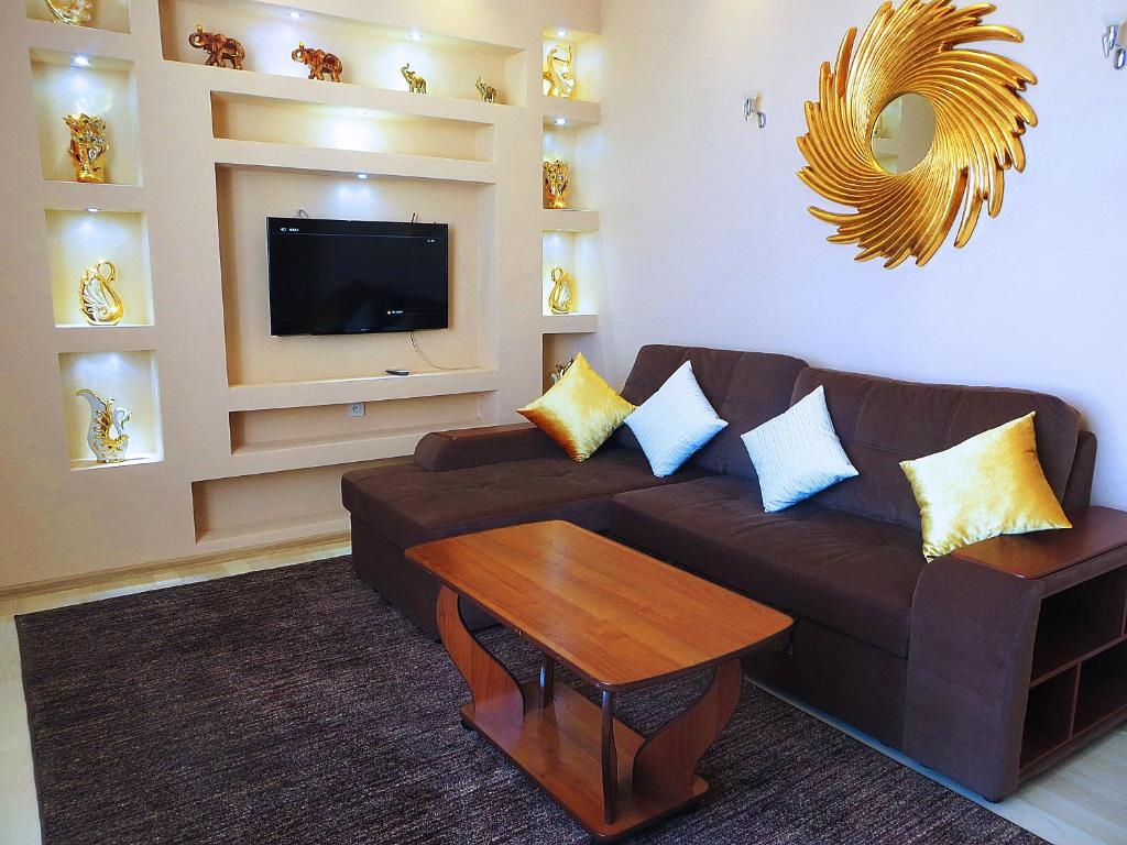 Yellow apartment in the center of Bishkek, Biškek