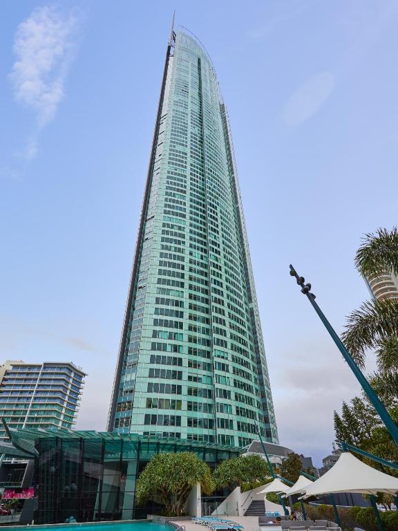 Serain Residences on 9 Hamilton Avenue — Hotel in Gold Coast